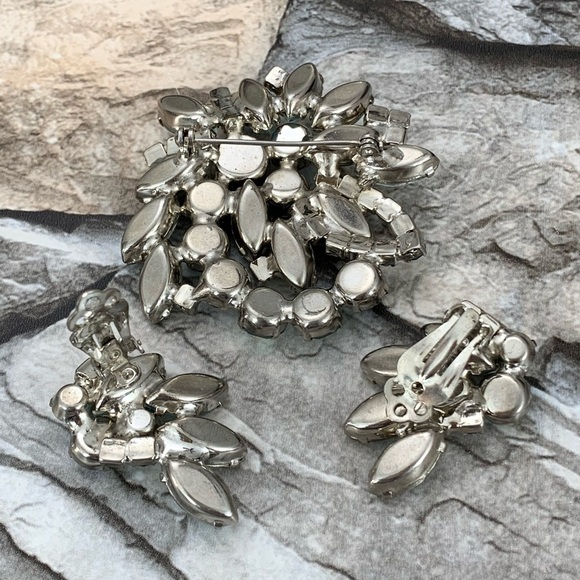 Vintage Art Glass Aurora Borealis Blue Silver Brooch Pin Clip Earrings Unsigned - Picture 5 of 5